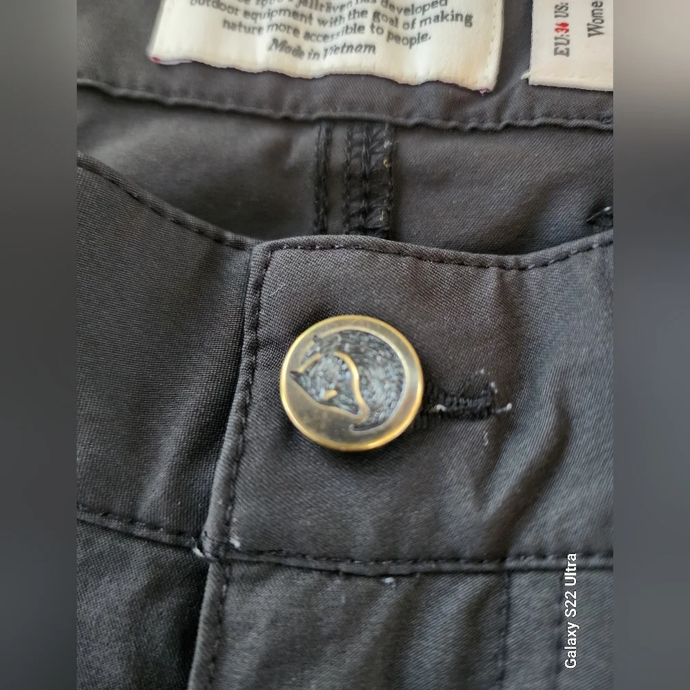 Fjallraven Black Capris for Versatile Wear - Picture 3 of 10